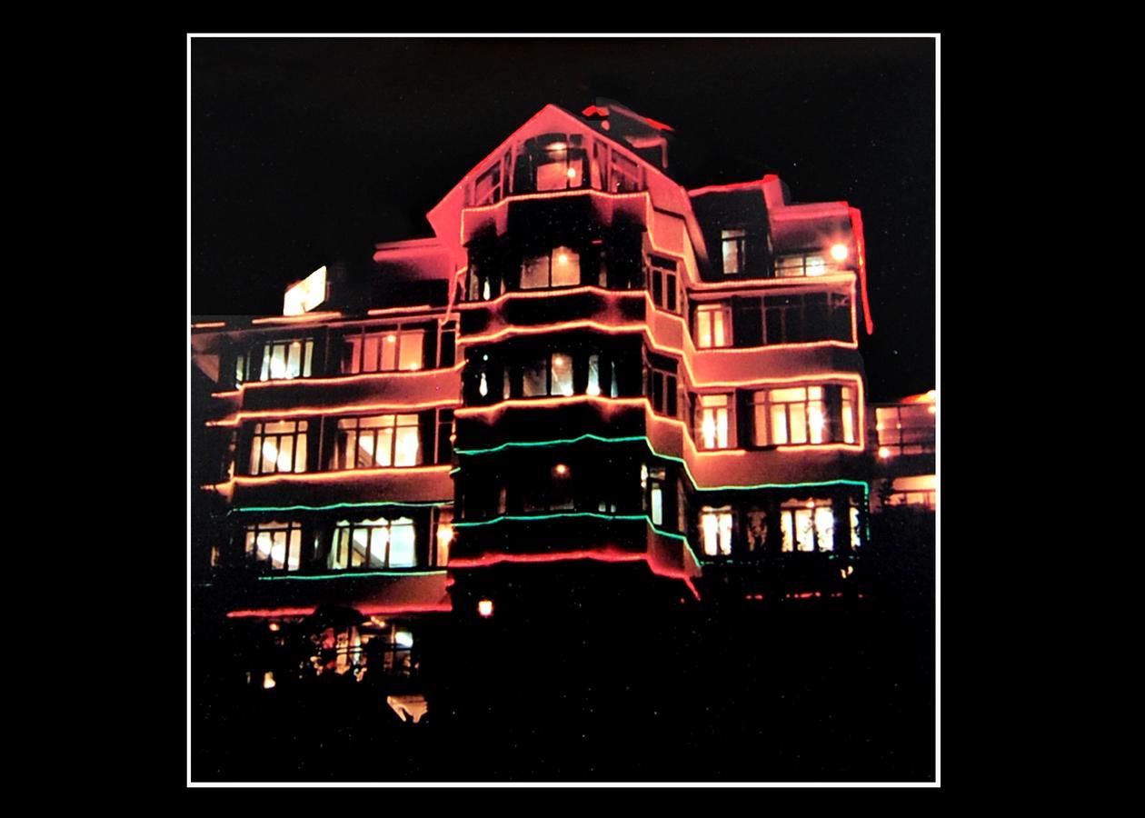 Hotel Out Town Маналі Екстер'єр фото